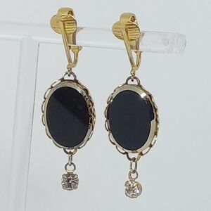 👍 5 for $20 vintage Celebrity black gold trimmed glass oval clip on earrings